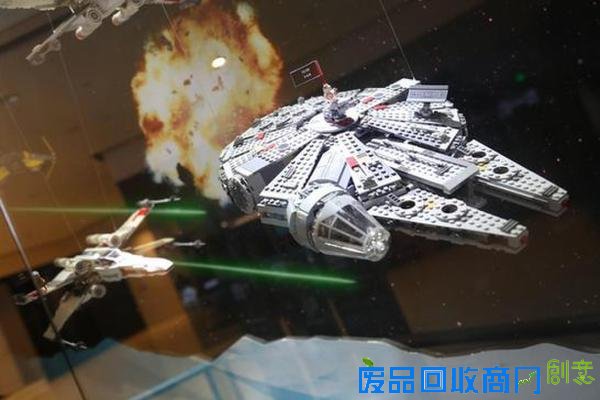 樂(lè)高星球大戰(zhàn)全國(guó)巡展登陸廣州 用創(chuàng)意喚醒原力電影夢(mèng)